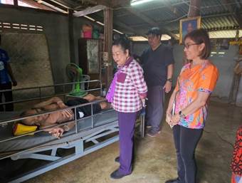 รูปภาพประกอบด้วย เสื้อผ้า, คน, รองเท้า, ชาย

เนื้อหาที่สร้างโดย AI อาจไม่ถูกต้อง