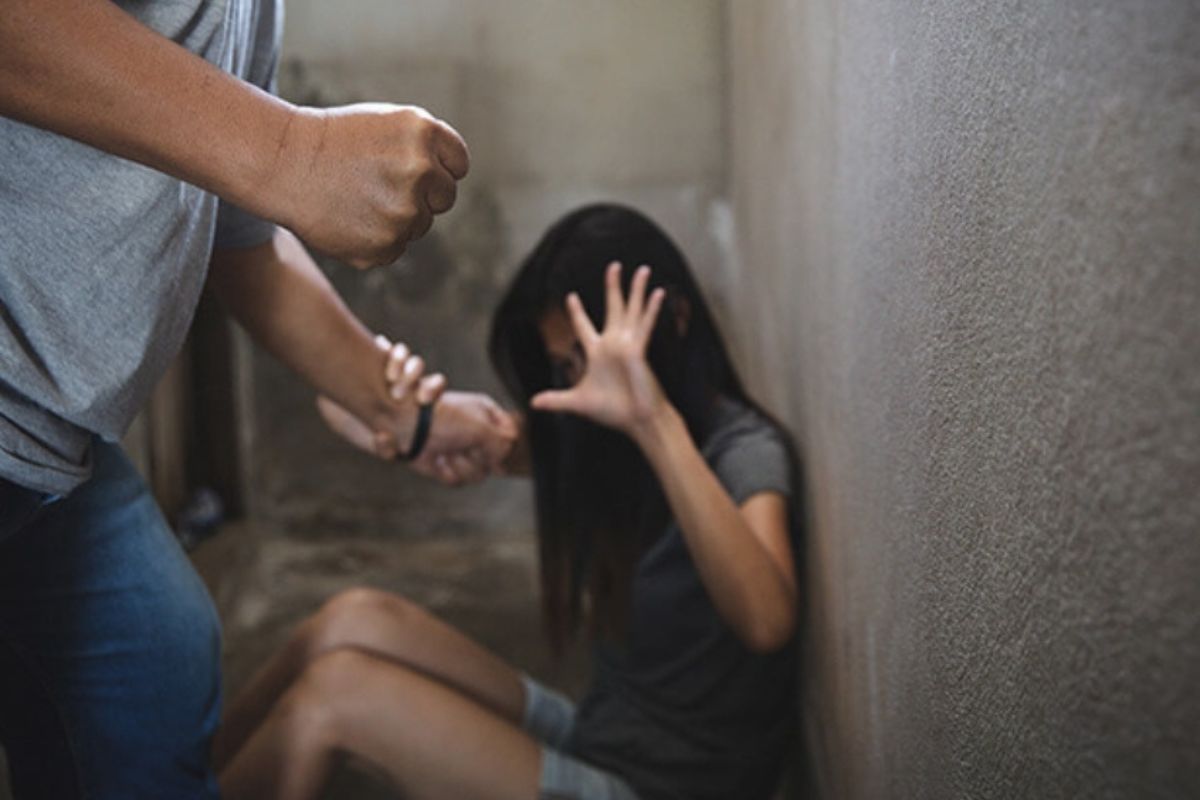 ผู้หญิง (ได้รับความรุนแรงในครอบครัว/ถูกล่อลวง)